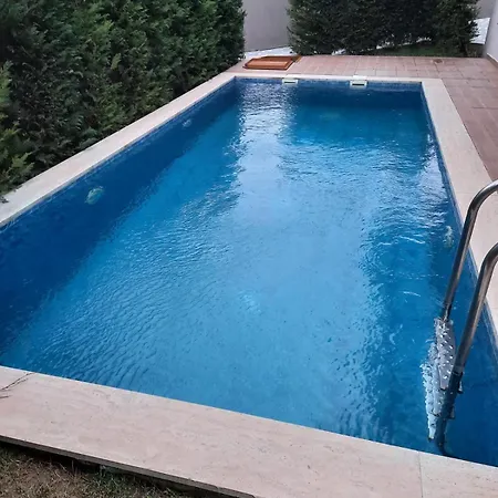 Apartment With Private Pool For Daily Rent In Istanbul Buyukcekmece