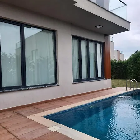 With Private Pool For Daily Rent In Istanbul