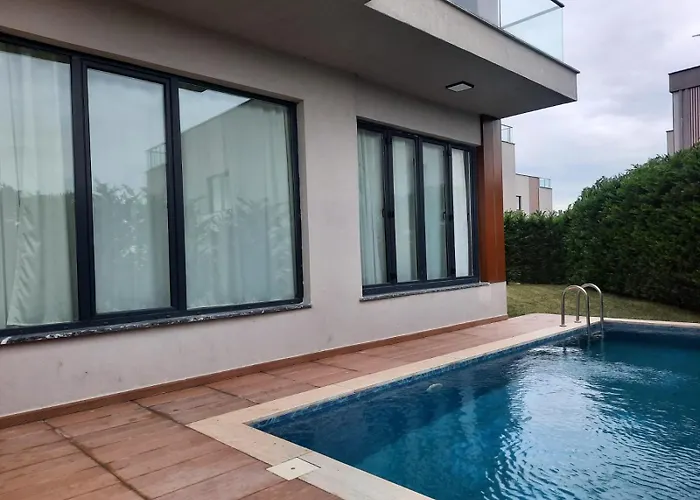 With Private Pool For Daily Rent In Istanbul